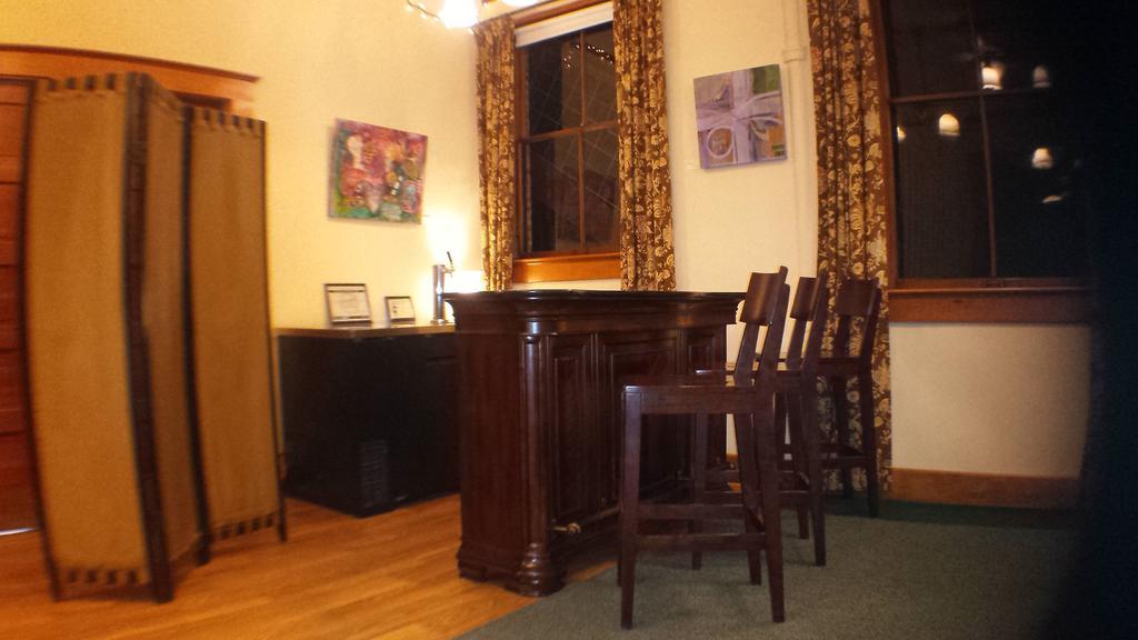 Balch Hotel Dufur エクステリア 写真