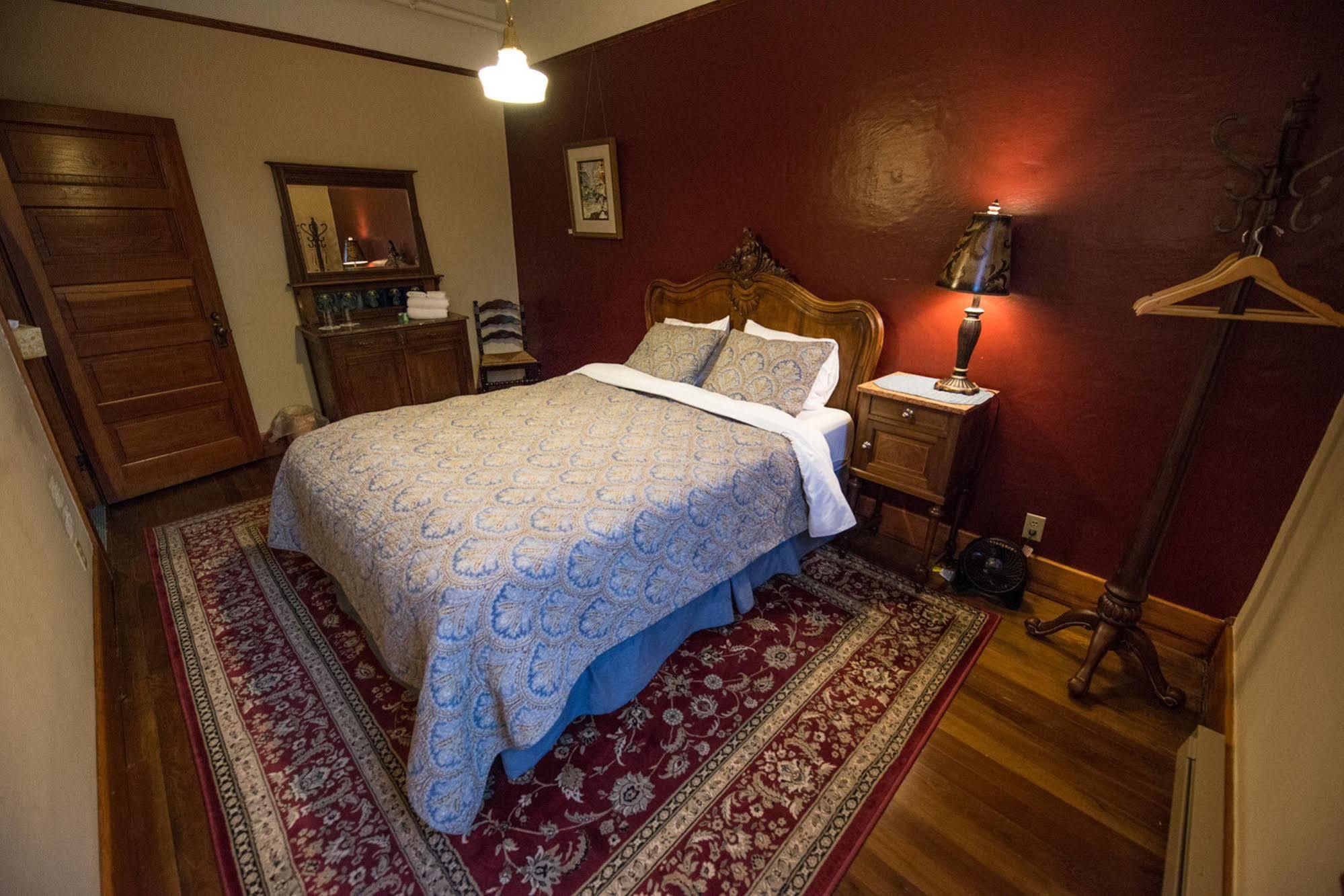 Balch Hotel Dufur エクステリア 写真