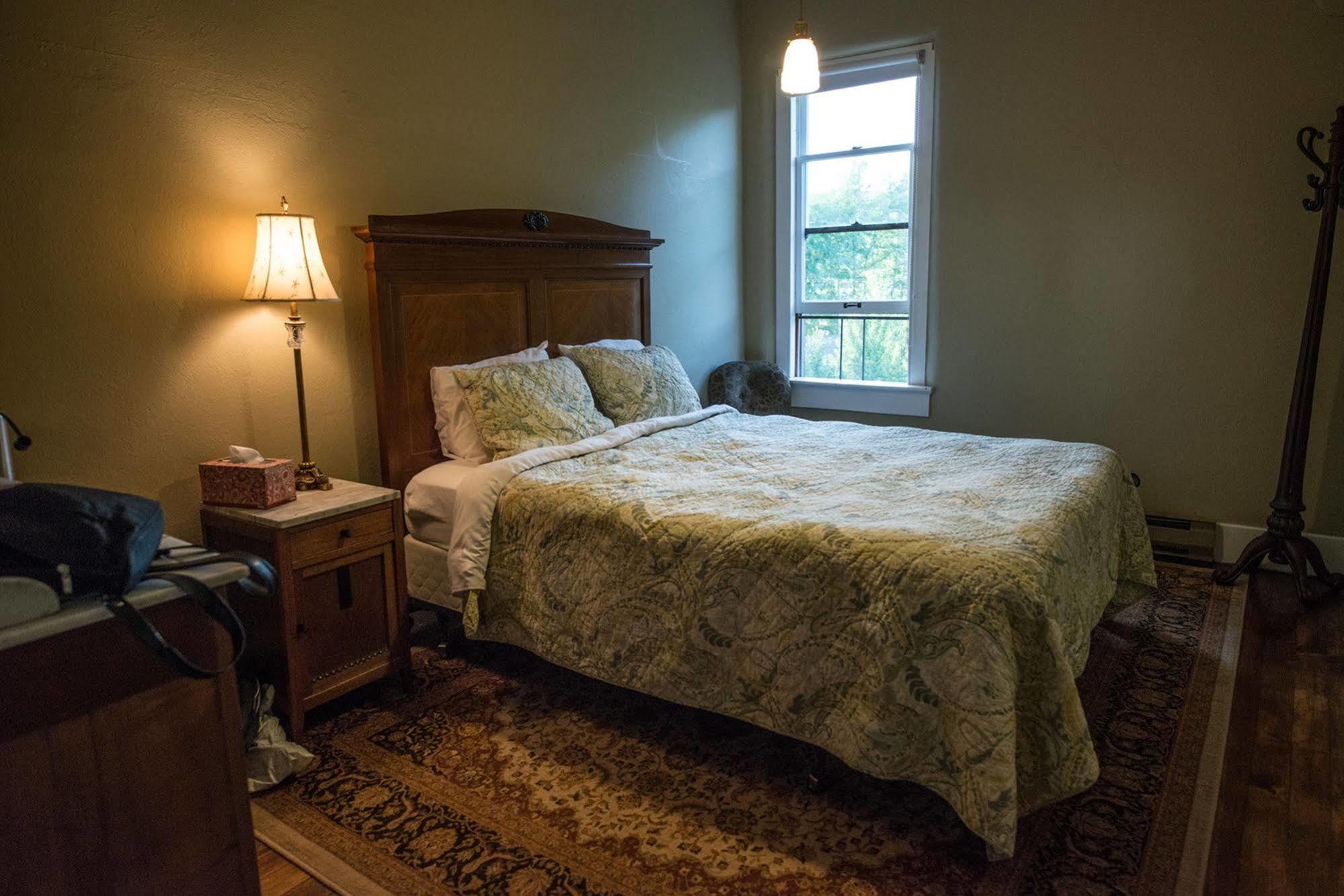 Balch Hotel Dufur エクステリア 写真
